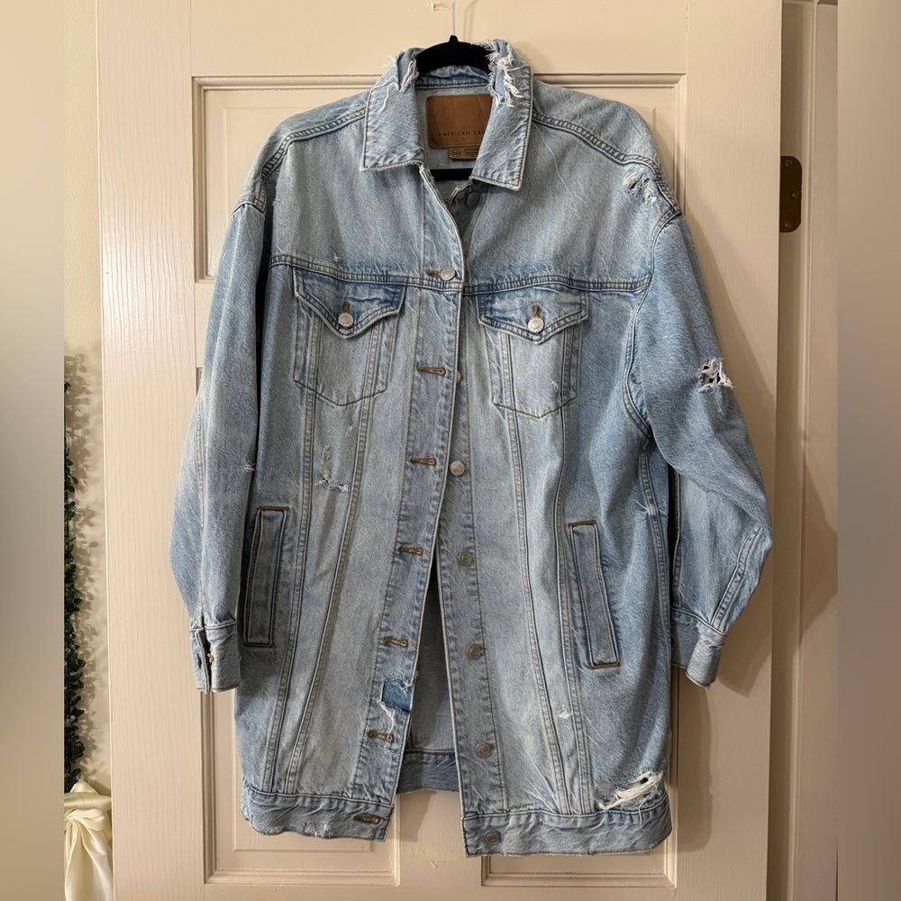 Women’s American Eagle Oversized Distressed Jean Jacket XS